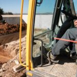 Avantajele folosirii utilajelor proprii în lucrările de drum