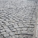 Pavaje rezistente pentru zone cu trafic intens: cum alegem materialul potrivit